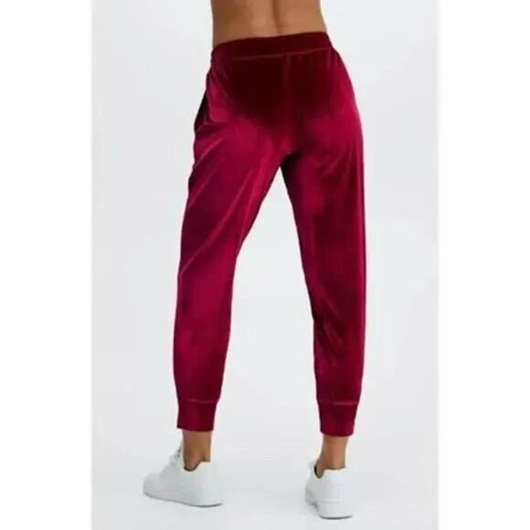 NWT Fabletics Luxe Velour Jogger in Cherry Burst Red - Picture 3 of 11
